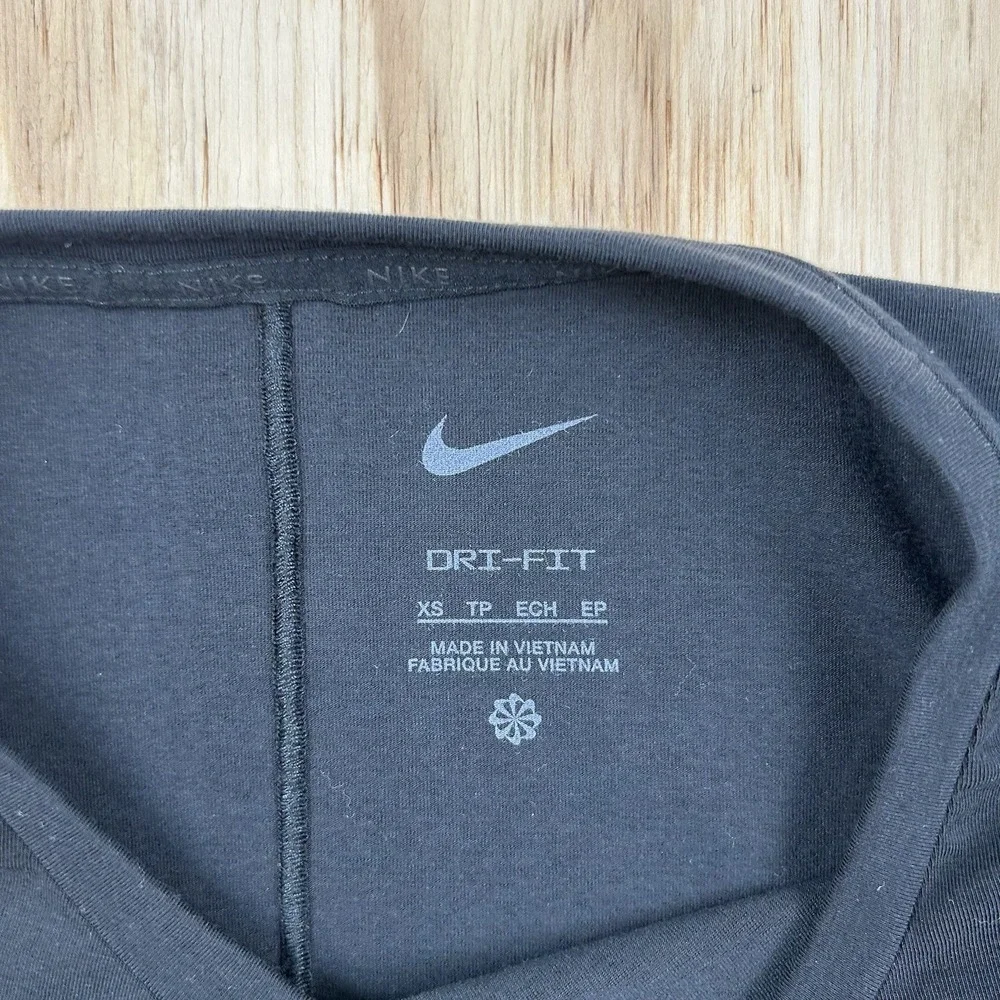 Nike Dri-FIT Woman's Black Short Sleeve Crew Neck Pullover T-Shirt Logo XS
